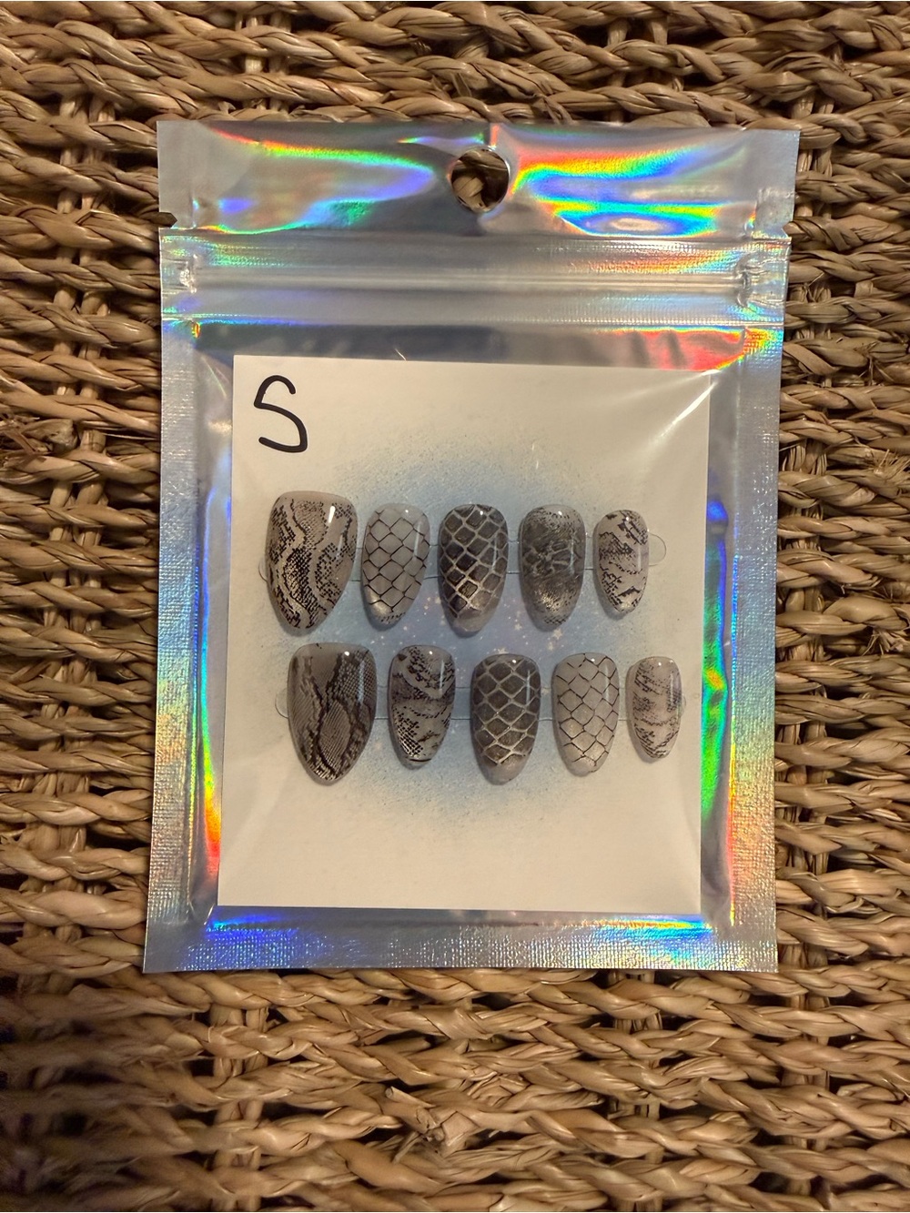 Gray Snake-Print Press-On Nail Set - Neutral Snake Skin Design